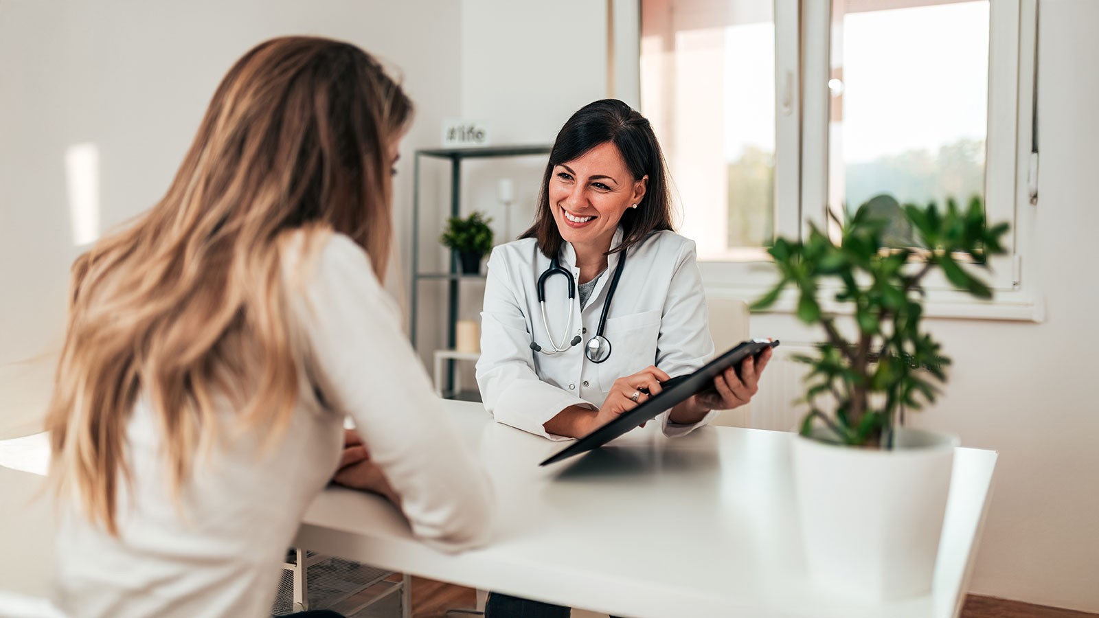 Female specialist explaining diagnosis to her patient.
