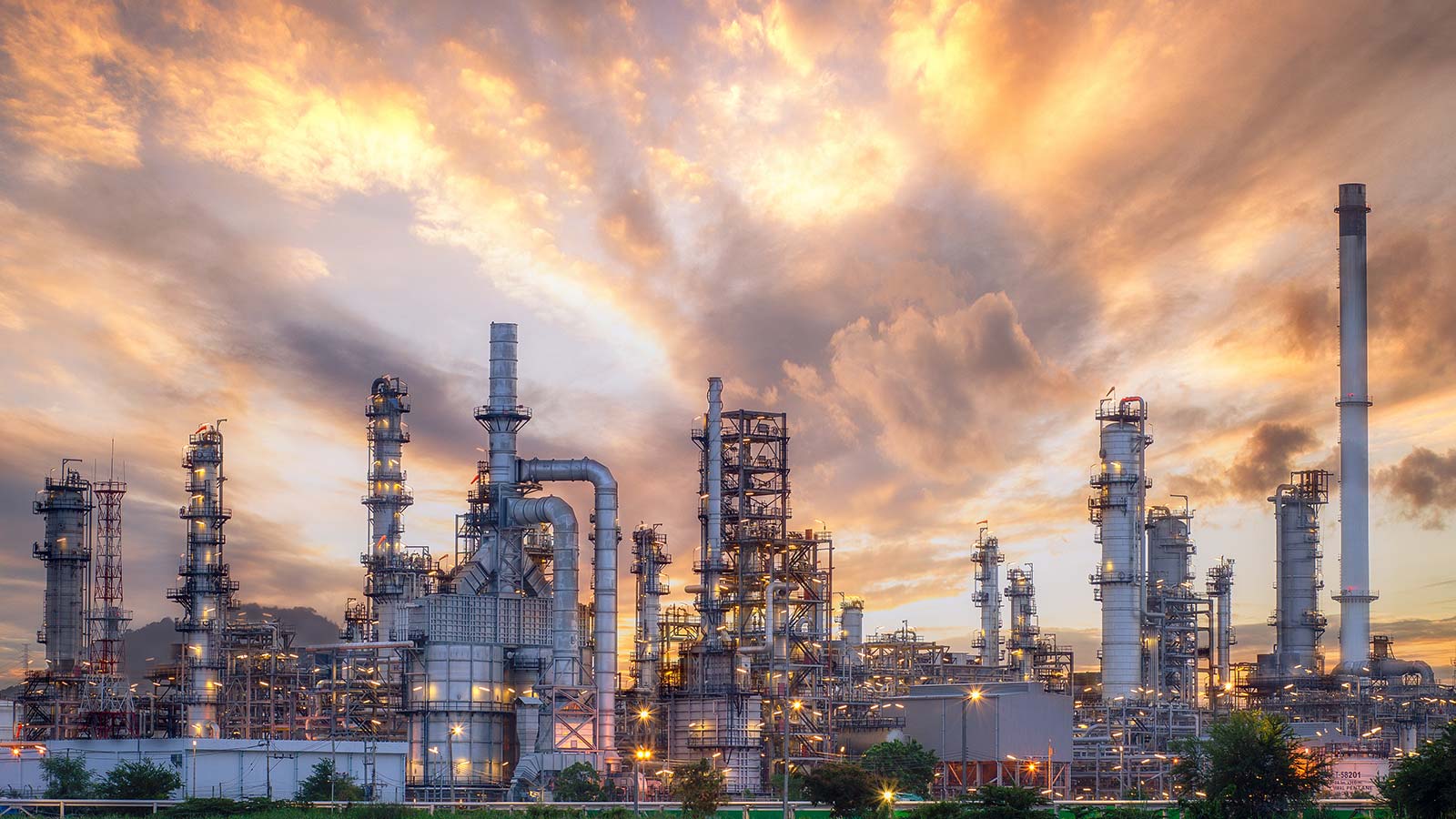 Industry Overview The refinery is an industrial area with sunrise and cloudy skies, oil and natural gas storage tanks, the refinery industry.